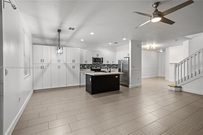 Foto del edificio - 4859 NW 55th Pl