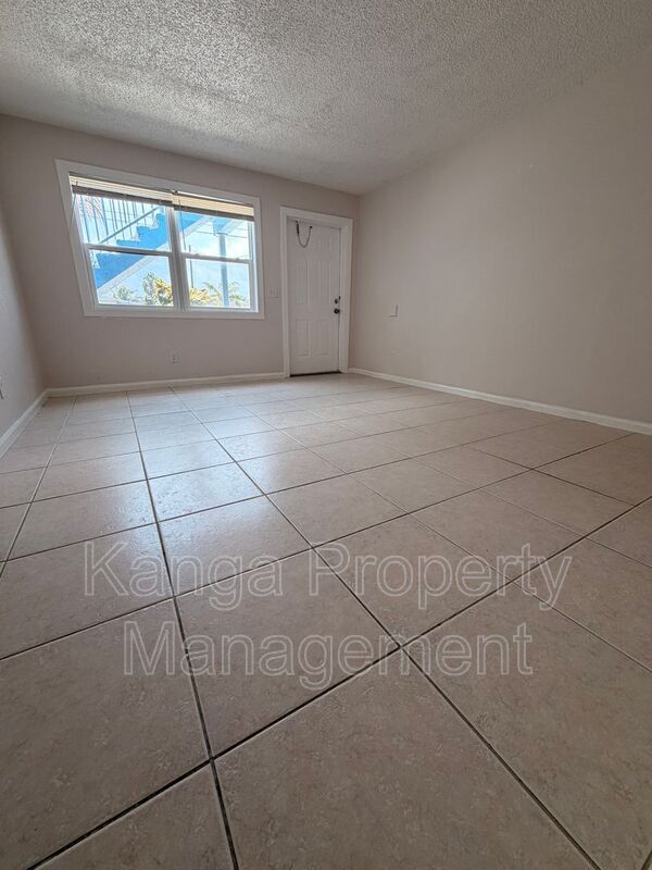 Building Photo - 1618 W 26th Ct