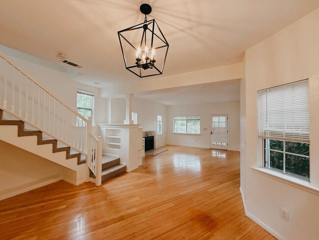 Building Photo - Welcome to This Charming 3BR/2BA Ocean Beach Coastal Home
