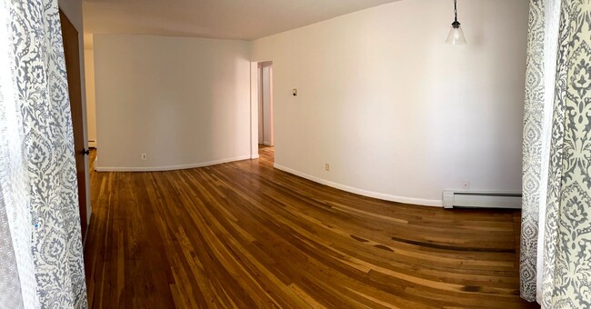Building Photo - 4 Bedroom 1.5 Bath House with Washer and D...