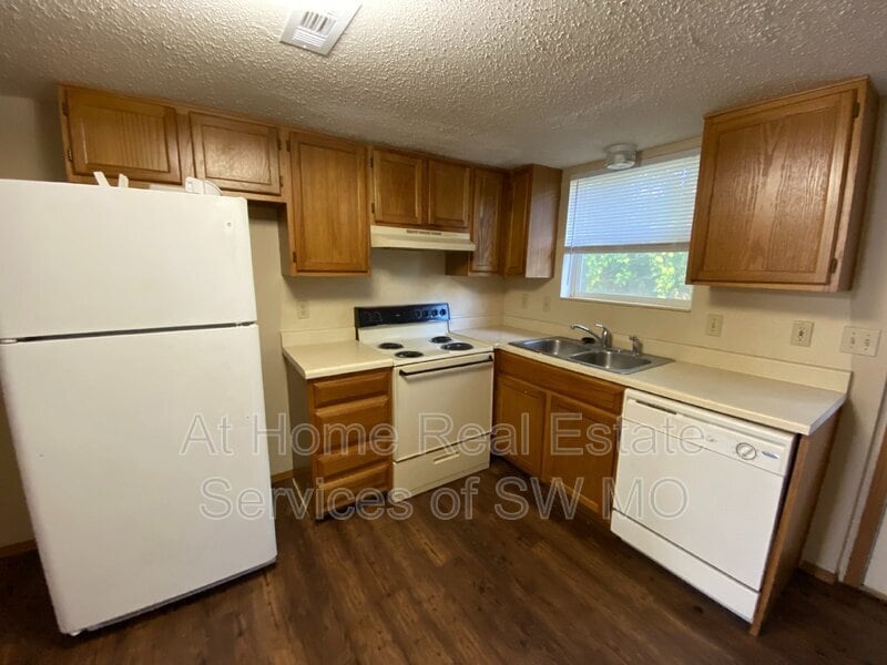 1185 W Hall St, Ozark, MO 65721 - Condo for Rent in Ozark, MO ...