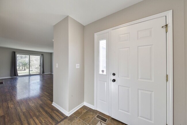 Building Photo - 1438 Anthony Ln