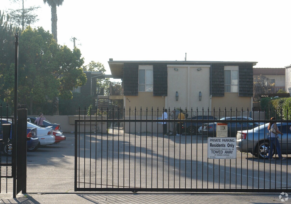 Primary Photo - Cherrywood Apartments