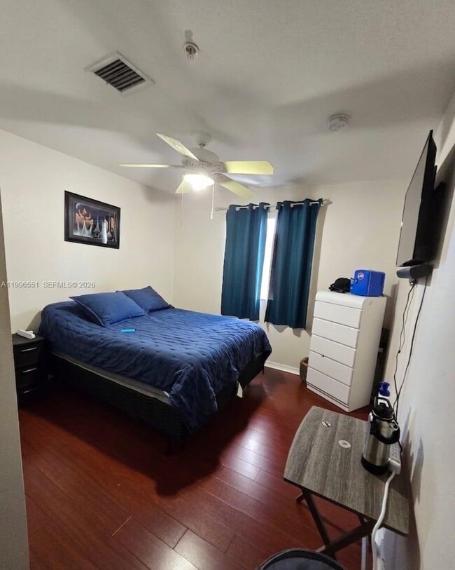 Foto del edificio - 8956 W Flagler St