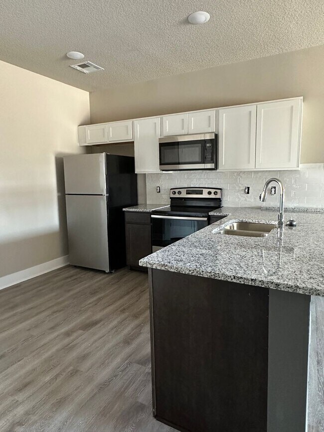 Foto del edificio - Brand New Duplex - Valley Center  1/2 off ...