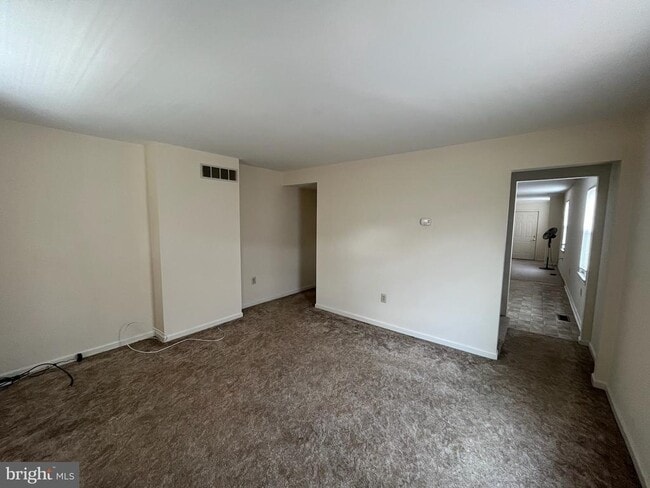 Building Photo - 2313 Jenkintown Rd