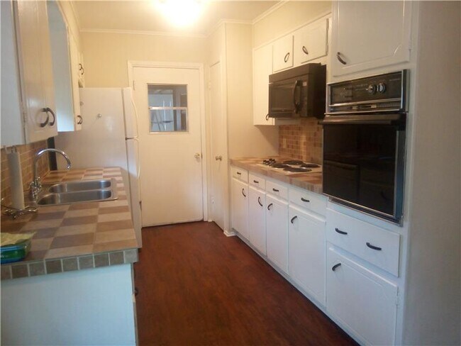 Foto del edificio - 5731 Caldwell Dr