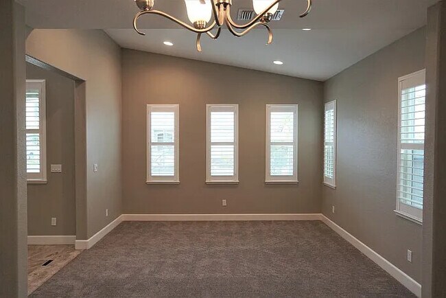 Foto del edificio - Stunning 5-bedroom 4.5-bath home in Rockli...