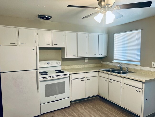 2 Bedroom 1 Bathroom Westminster Quadplex - Lower unit - 2 Bedroom 1 Bathroom Westminster Quadplex - Lower unit Apartment