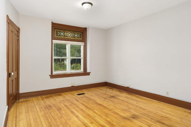 Building Photo - 375 Erie St