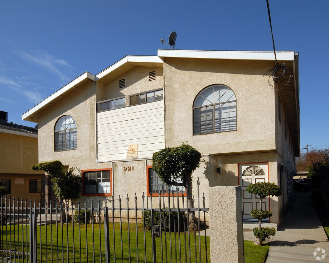 Building Photo - 921 S Charlotte Ave
