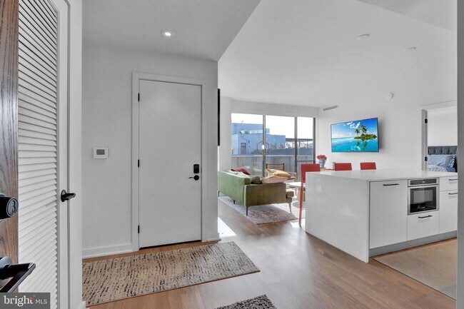Foto del edificio - 1625 Eckington Pl NE