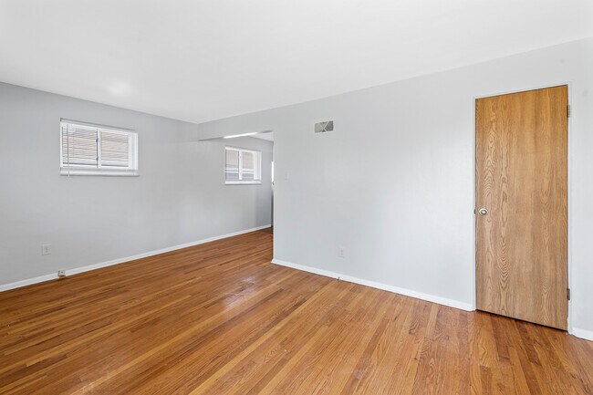 Living Room 5 - 7608 Big Bend Blvd