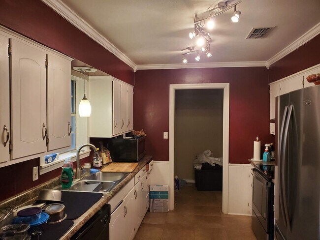 Foto del edificio - 3 br, 2 bath House - 627 Woodmere Dr