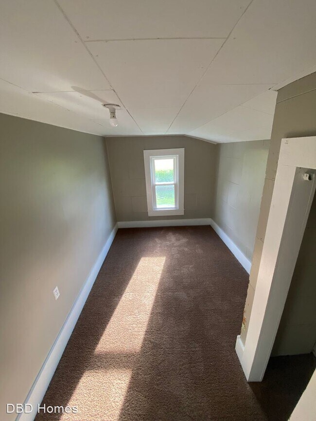Building Photo - 4 br, 1 bath House - 6596 E 800 S