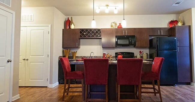 Foto del edificio - Retreat at River Chase Apartments