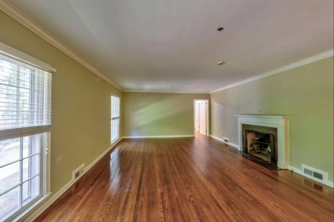 Foto del edificio - 121 Maryeanna Dr NE