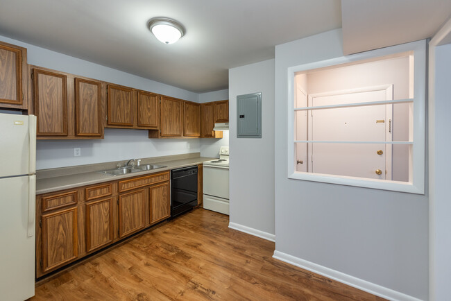 Kitchen in Traditional Homes - Signal Hill Apartments