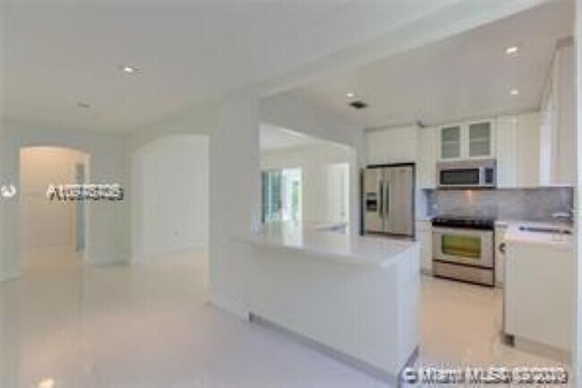 Foto del edificio - 9264 Dickens Ave