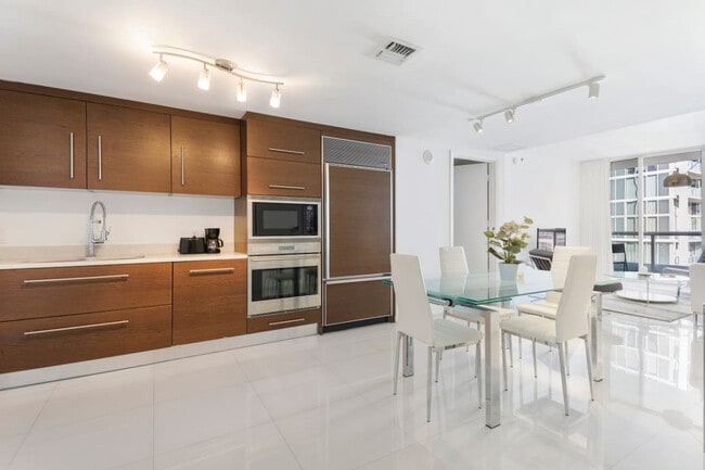 Building Photo - 485 Brickell Ave