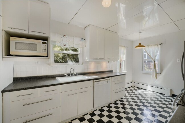 Foto del edificio - Charming 1bed/2bath Home with Lowel Level Bonus Room in West Seattle!