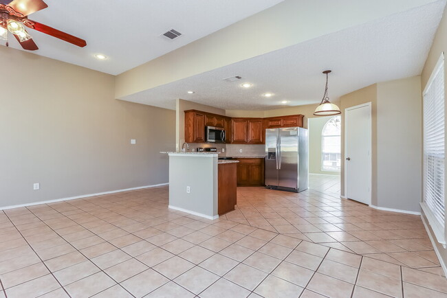 Building Photo - 528 Cambridge Dr