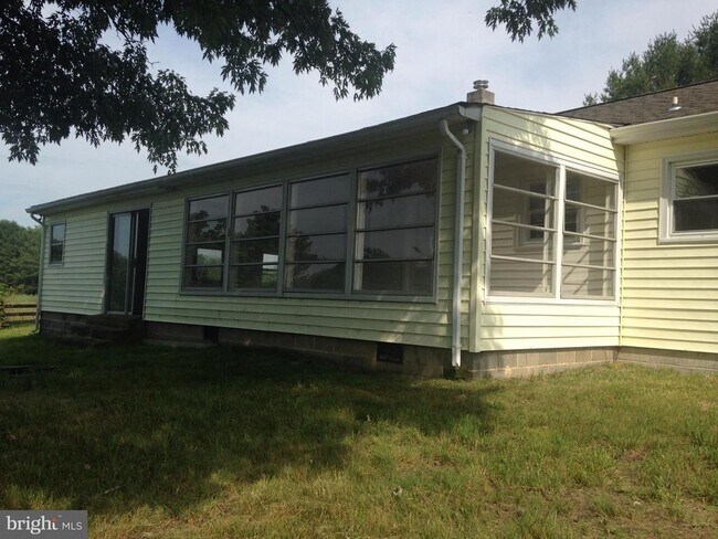 Building Photo - 415 Viewtown Rd