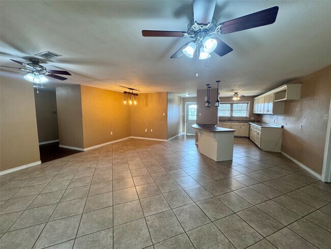 Foto del edificio - 345 Rachal Ave