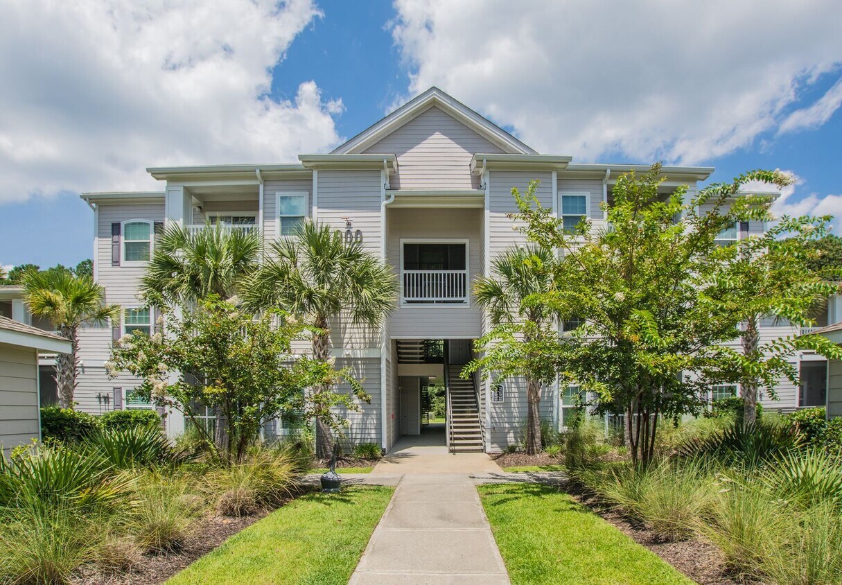 Foto principal - Lovely 2-bedroom, 2-bath condo available f...