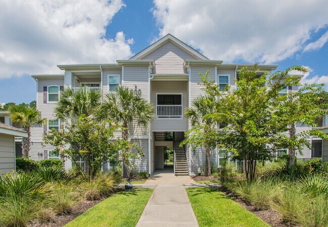 Building Photo - Lovely 2-bedroom, 2-bath condo available f...