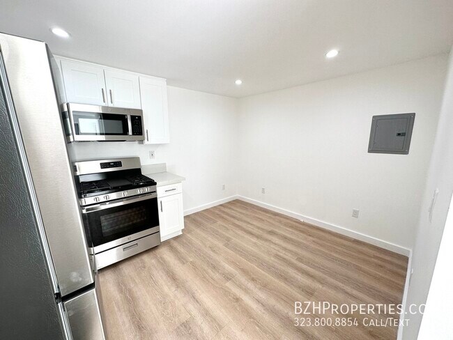 Foto del edificio - Newly Renovated Studio In Prime West Holly...
