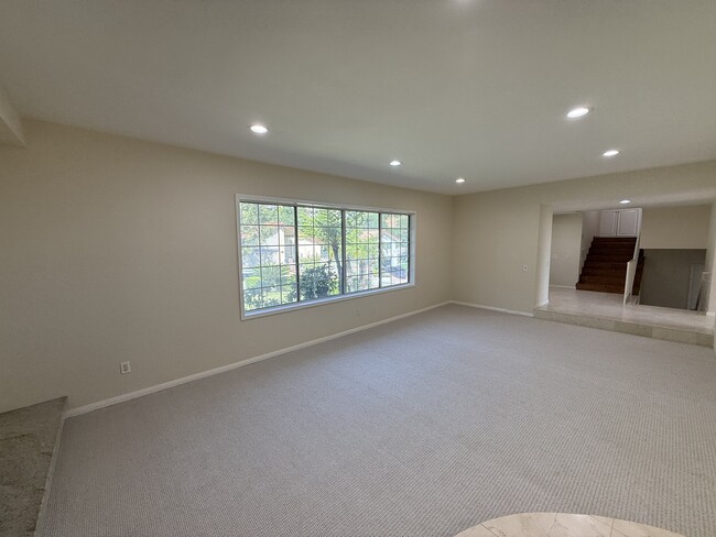 Foto del edificio - 2716 Ridgepine Dr