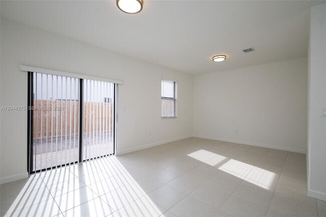 Foto del edificio - 23057 SW 129th Pl