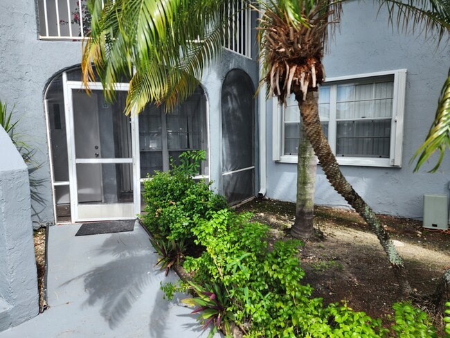 Building Photo - 15615 SW 74th Circle Dr