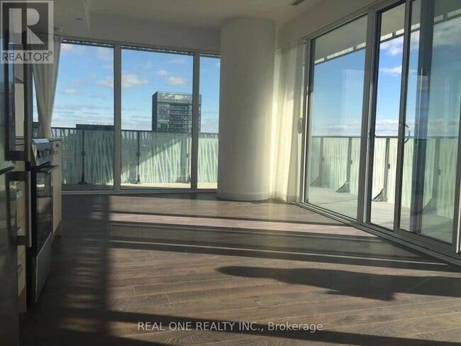 Photo du bâtiment - 42 Charles St E