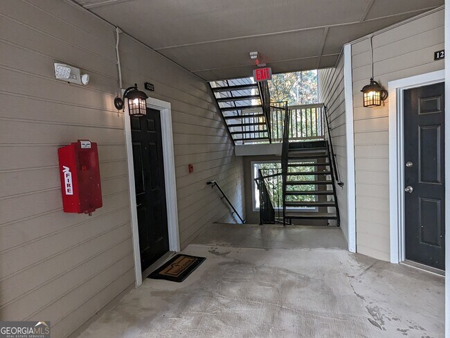 Building Photo - 1250 Parkwood Cir SE
