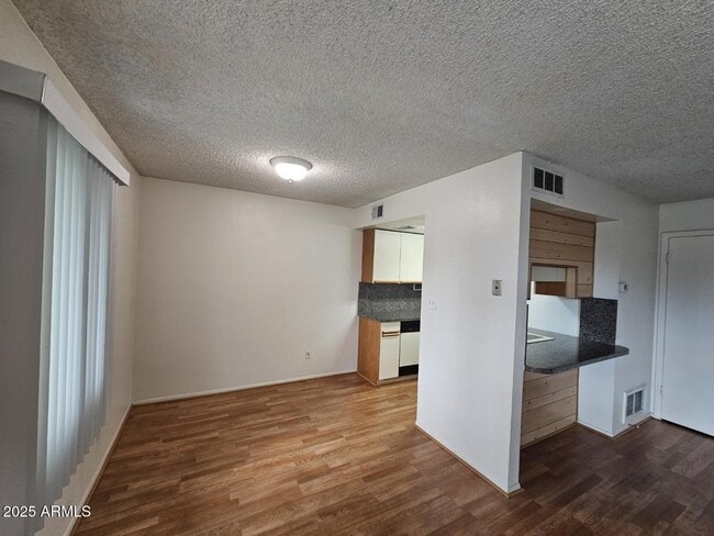 Building Photo - 5446 W Sheena Dr