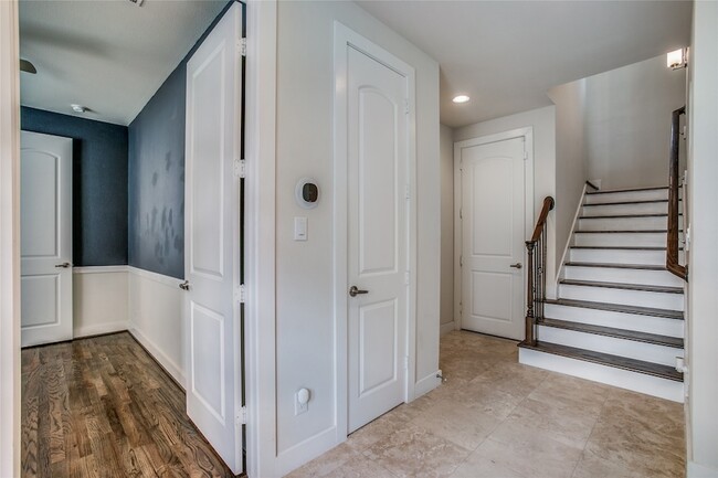 Photo - 1508 Beall St Apartment