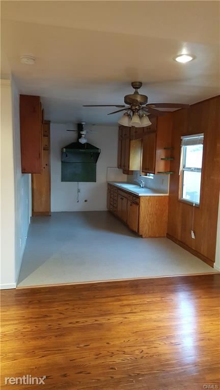 Building Photo - 4 br, 2 bath House - 1126 E Hellman St