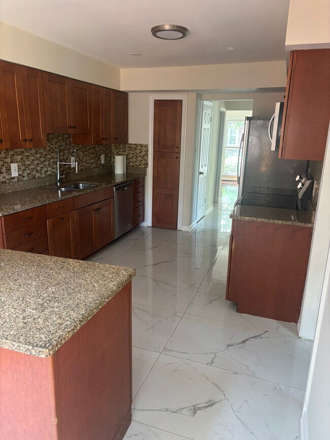 Foto del edificio - 5900 Parenham Way