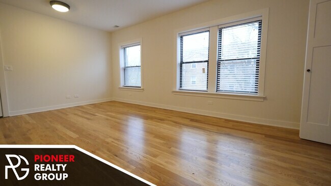 Foto del edificio - 2203 W Eastwood Ave