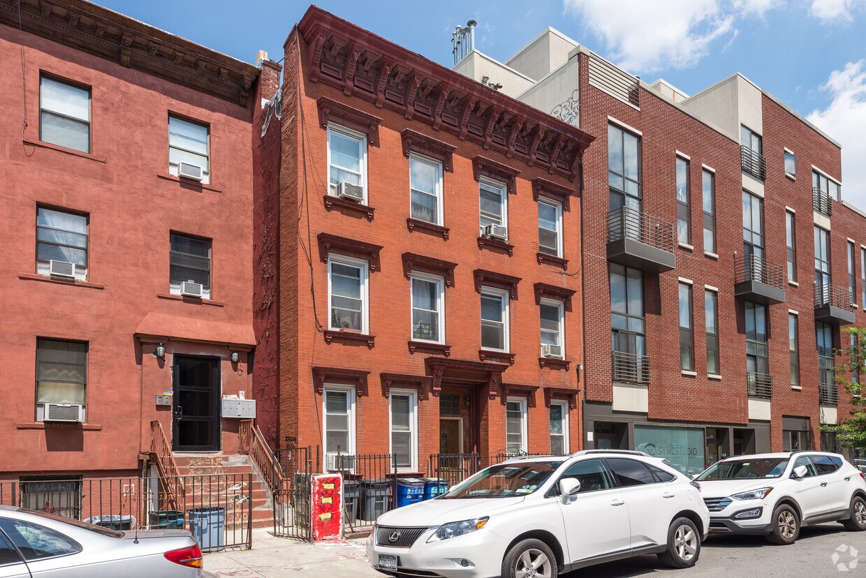 Primary Photo - 131 S 2nd St