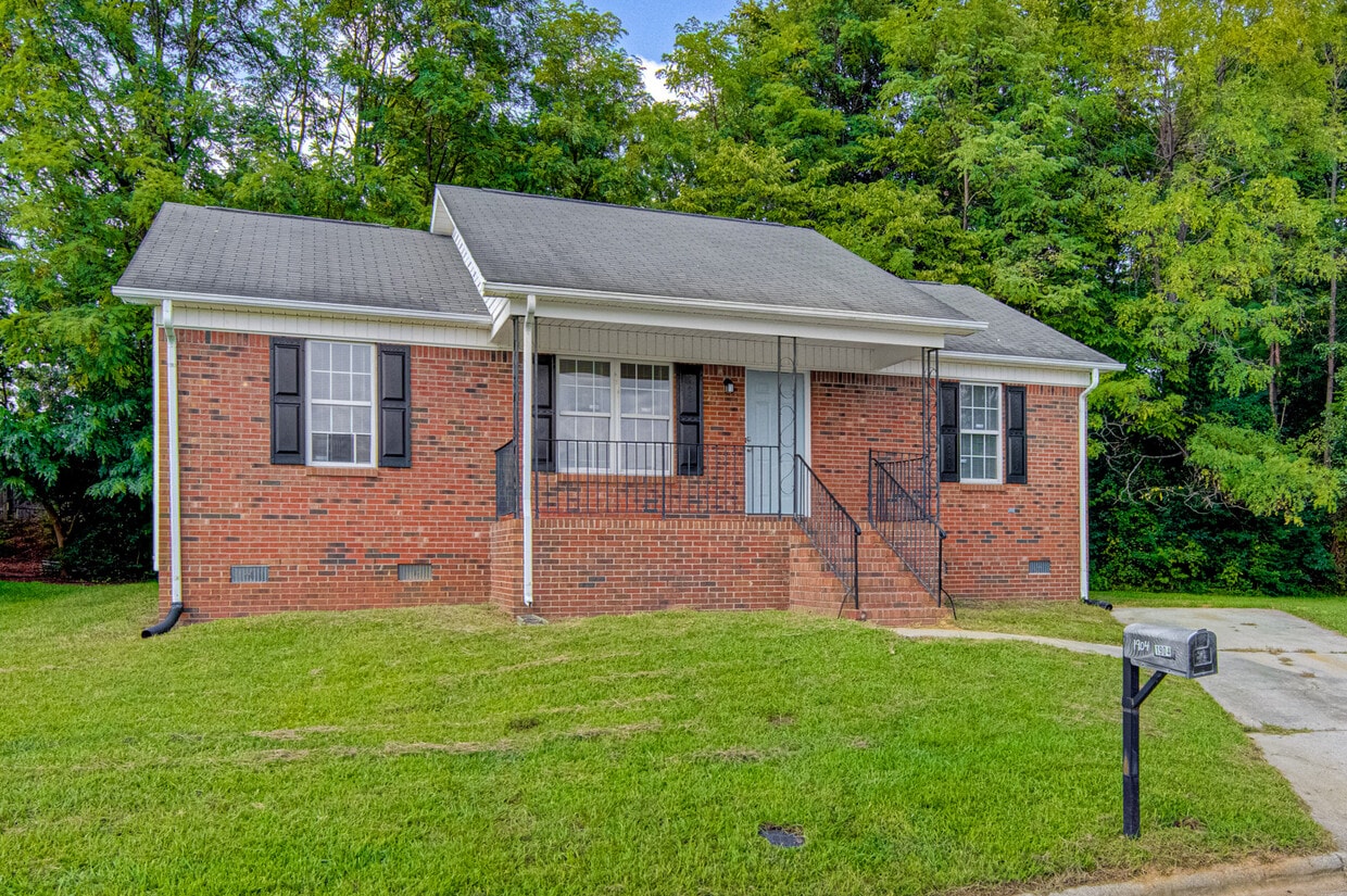 Primary Photo - 1904 Blair Khazan Dr