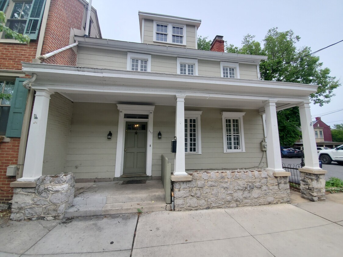 117 W Pomfret St, Carlisle, PA 17013 Townhome Rentals in Carlisle PA