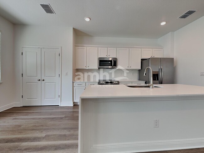 Foto del edificio - 6773 Atlantic Bch Ave
