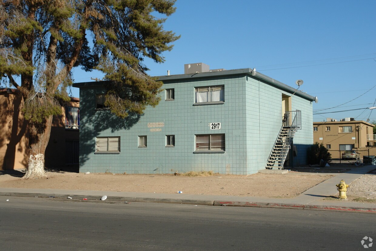 Primary Photo - 2917 Elm Ave