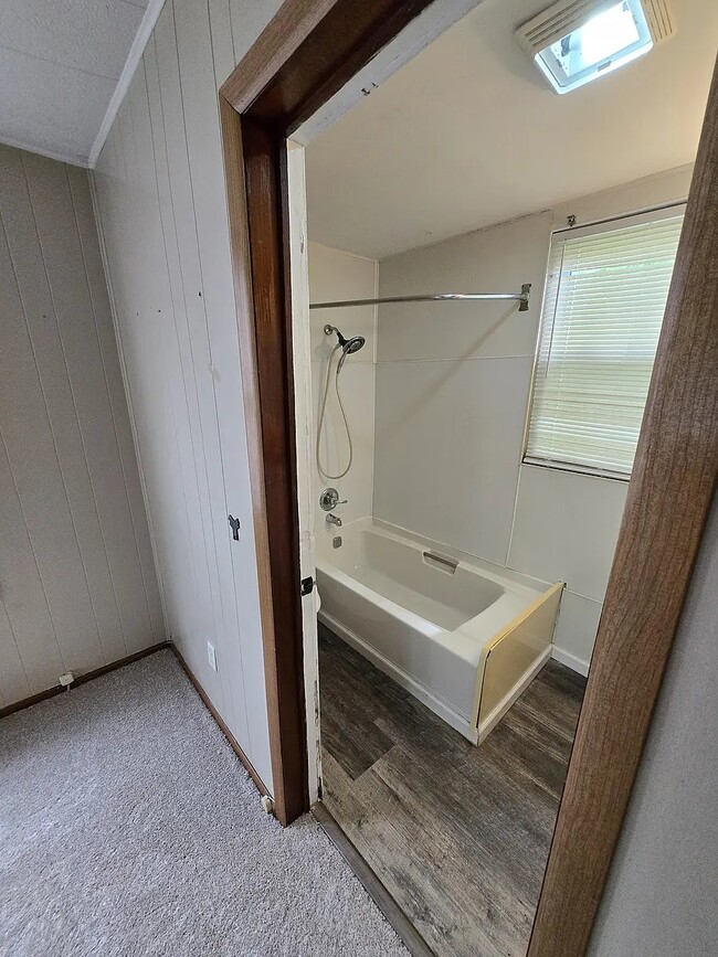 Building Photo - 992 W Pike St