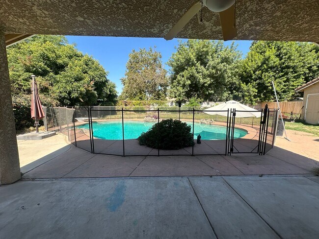 Foto del edificio - NW Visalia Home with pool Coming Soon!