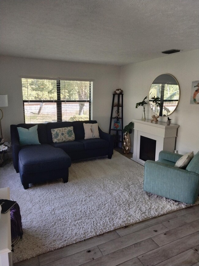 Foto del edificio - 1150 NE County Line Rd