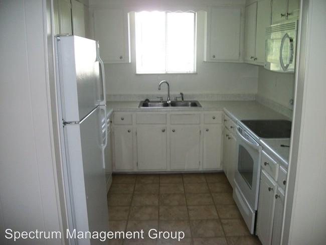 Foto del edificio - 713 Jaybird Rd